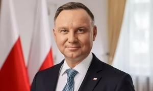 Zdjęcie kolorowe. Portret Prezydenta RP Andrzeja Dudy
