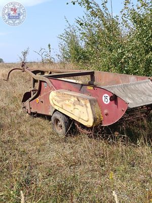 Zdjęcie kolorowe. Kopaczka do ziemniaków