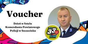 Grafika. Napis Voucher Dzień w fotelu Komendanta Powiatowego Policji w Szczecinku z logo 33 Finału WOŚP