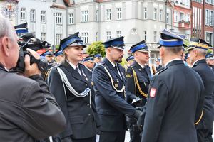 Zdjęcie kolorowe. Wręczenie medali