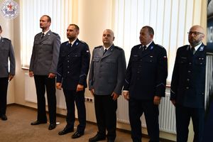 Zdjęcie kolorowe. Kadra kierownicza szczecineckiej jednostki