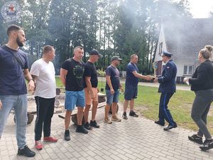 Zdjęcie kolorowe. Turniej tenisa stołowego o puchar Komendanta Powiatowego Policji w Szczecinku