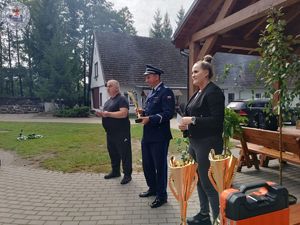 Zdjęcie kolorowe. Turniej tenisa stołowego o puchar Komendanta Powiatowego Policji w Szczecinku