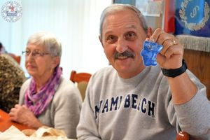 Zdjęcie kolorowe. Debata społeczna z seniorami